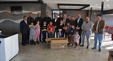 MHP'liler İhsaniye'deki depremzedeleri ziyaret etti