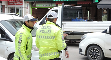 Afyonkarahisar'da polis ekipleri trafik denetimi yaptı