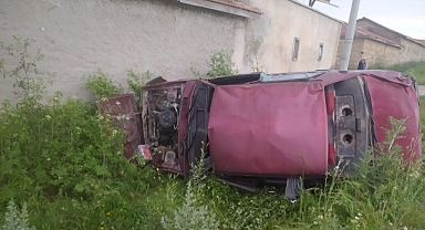 İhsaniye'de tekeri gümleyen otomobildeki 6 kişi yaralandı
