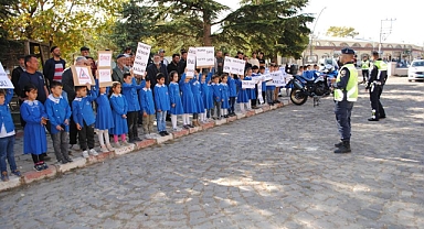 İhsaniye'nin neresinde motosiklet sürücülerine eğitim verildi?