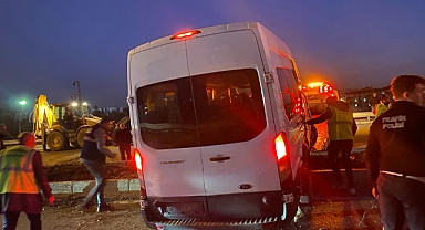 Afyonkarahisar'da belediye minibüsü devrildi: 12 yaralı