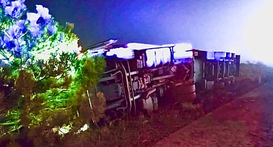 İhsaniye'de tarlaya tır devrildi: 2 yaralı