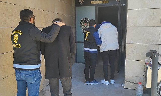 Afyon'da kuyumculara sahte altın satan 2 kalpazan paketlendi