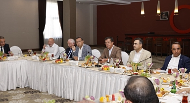 AK Parti, Afyonkarahisar'da iş insanlarıyla toplantı yaptı