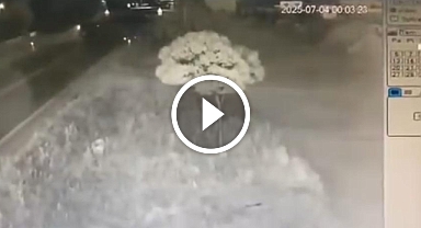 İhsaniye'de otomobil, gece vakti traktör römorkuna tosladı: 3 Yaralı